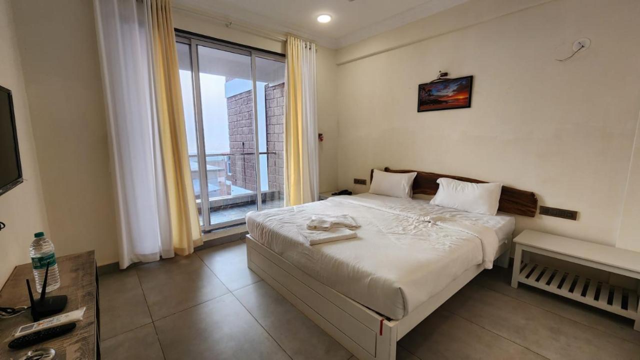 Coastal Bay Beach Resort Harnai ภายนอก รูปภาพ