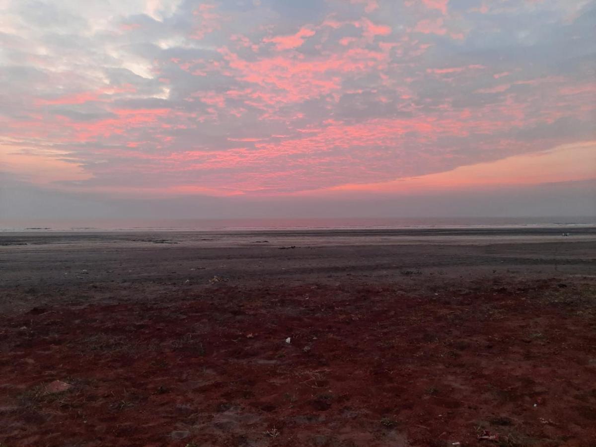 Coastal Bay Beach Resort Harnai ภายนอก รูปภาพ