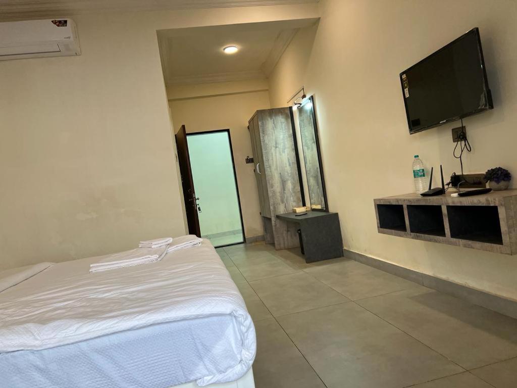 Coastal Bay Beach Resort Harnai ภายนอก รูปภาพ