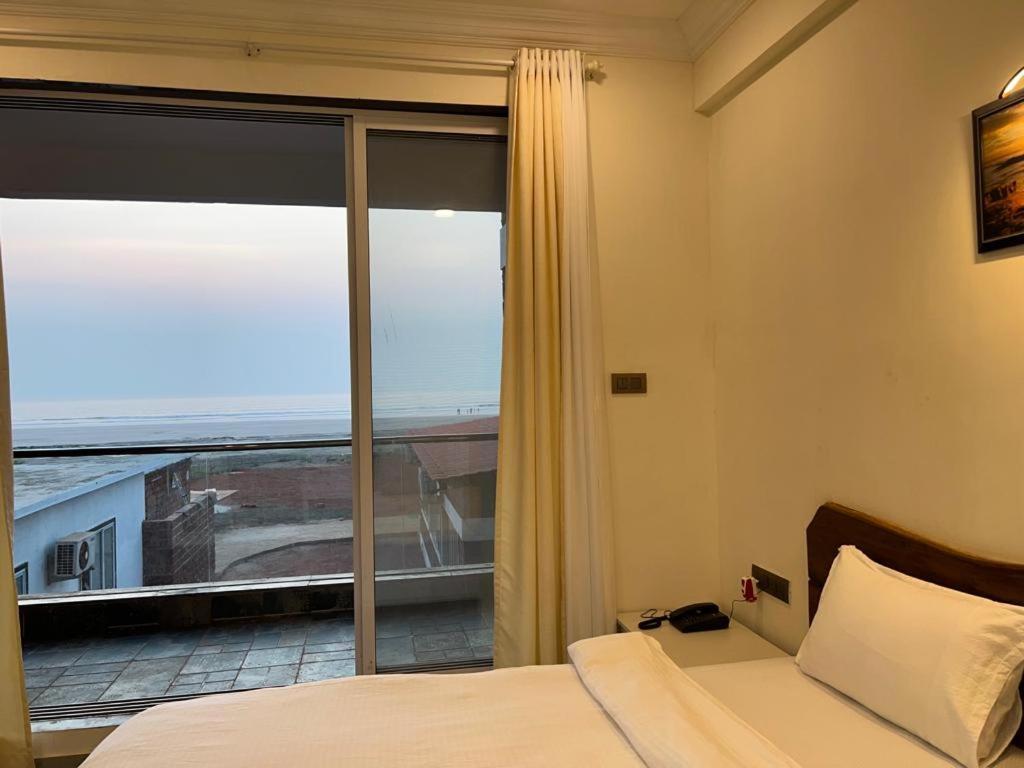 Coastal Bay Beach Resort Harnai ภายนอก รูปภาพ