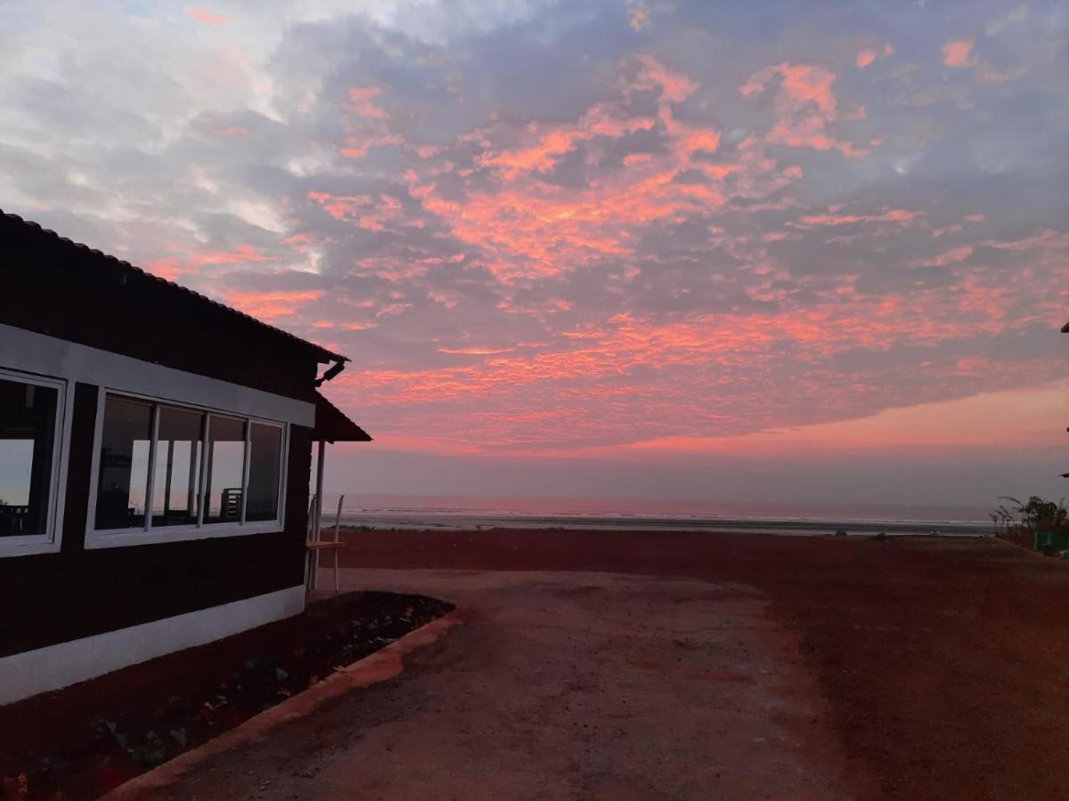 Coastal Bay Beach Resort Harnai ภายนอก รูปภาพ