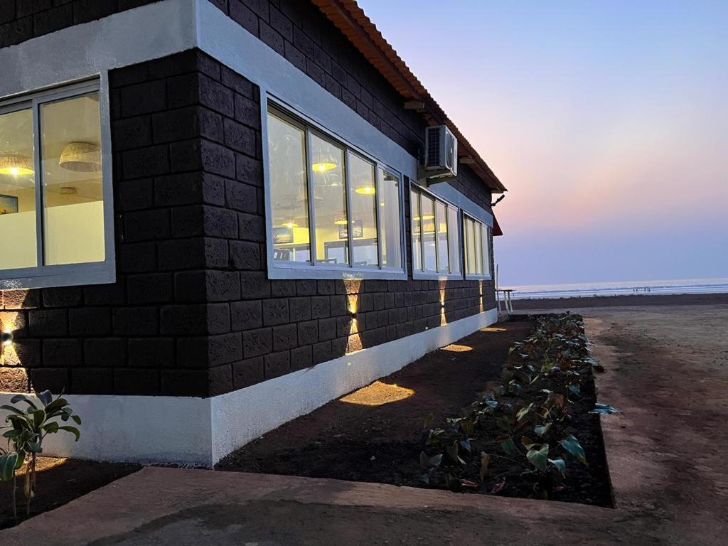 Coastal Bay Beach Resort Harnai ภายนอก รูปภาพ